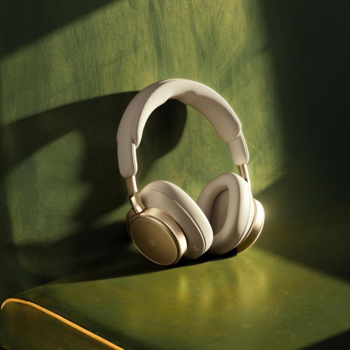 1x1_1200x1200_highres-Travel